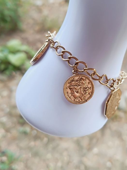 Bratara cu banuti placati cu aur