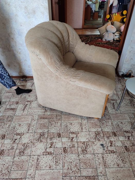 Продам мягкий уголок диван и 2 кресла
