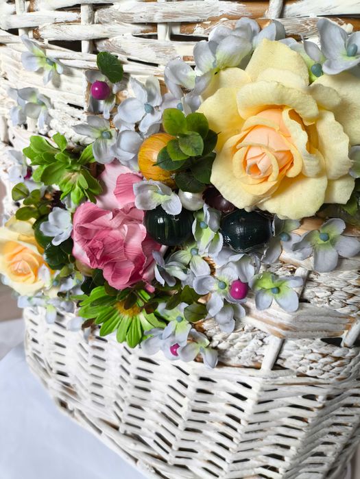 Кошница с капак от естествен материал