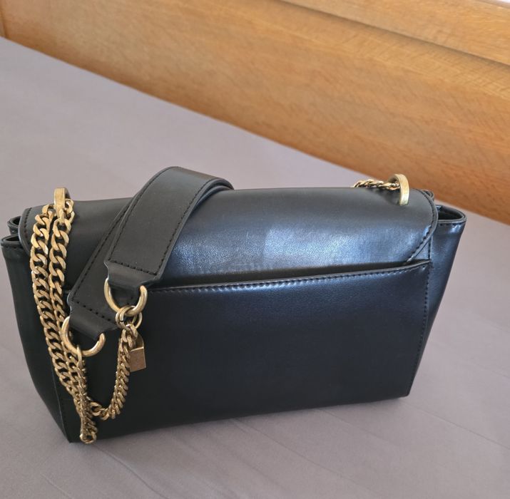 Черна чанта GUESS