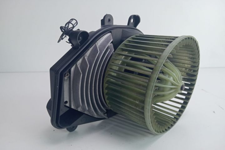 Ventilator habitaclu  8D1820021 Volkswagen VW Passat B5.5 (facelift)
