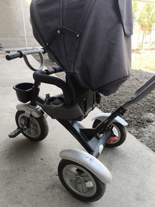 Детская коляска трёхколёсный