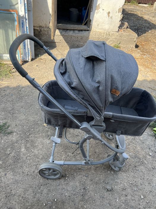 Продам коляску 4000 тг