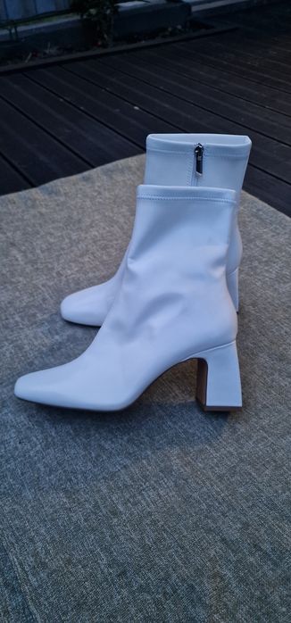 Botine Bershka noi