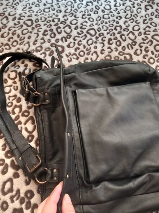 Чанта от естествена кожа.