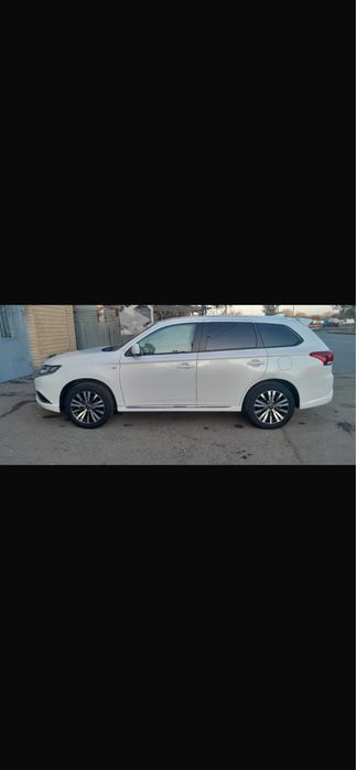 Митсубиси аутлэндер