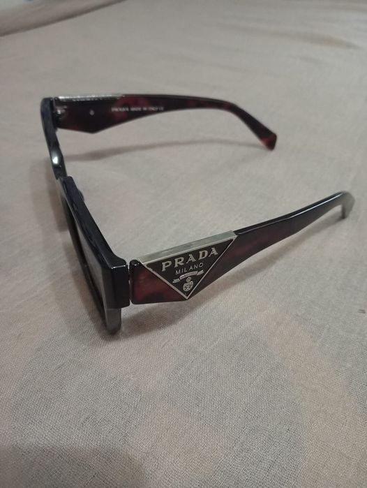 Продам женские оригинальные очки Prada.