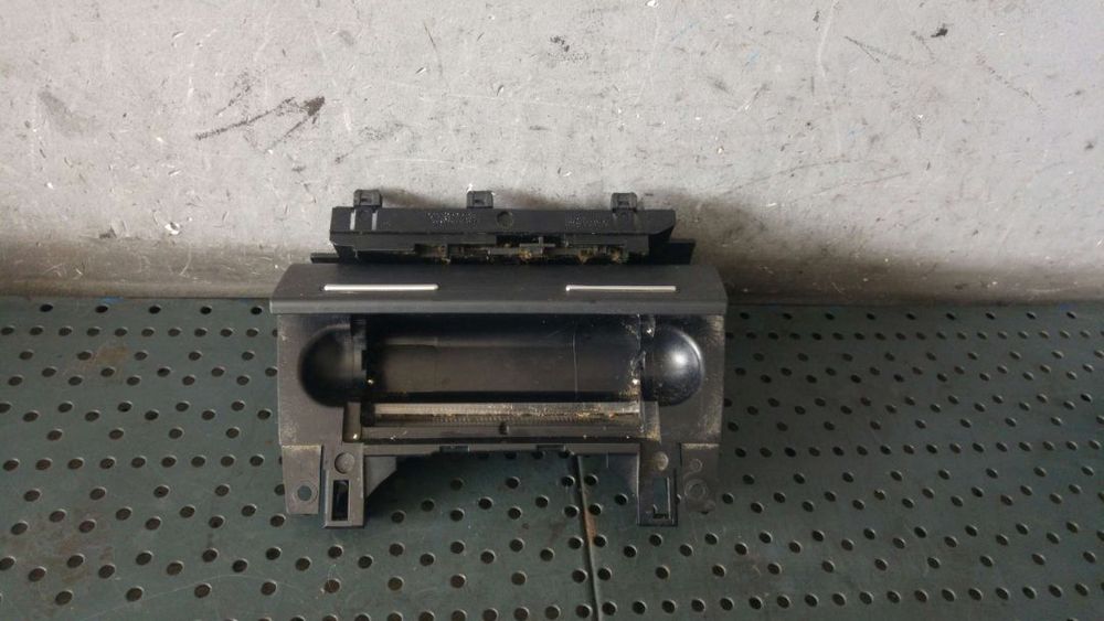 Scrumiera audi a4 b7 avant 8ed 8e0957951