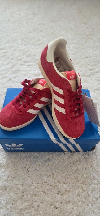 Adidas Gazelle originali,marimea 36 2/3,rosu zmeuriu,noi,cu eticheta