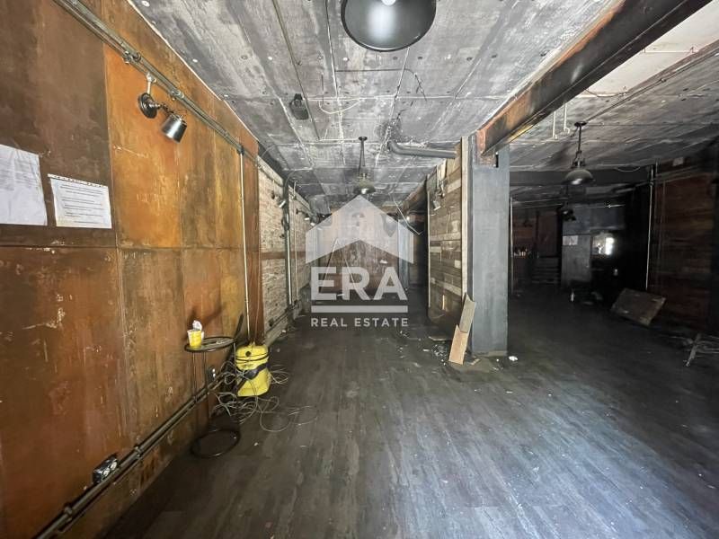 Дава се под наем Магазин в Варна, Лятно кино Тракия - 150 кв.м за 1534 € - Снимка #1