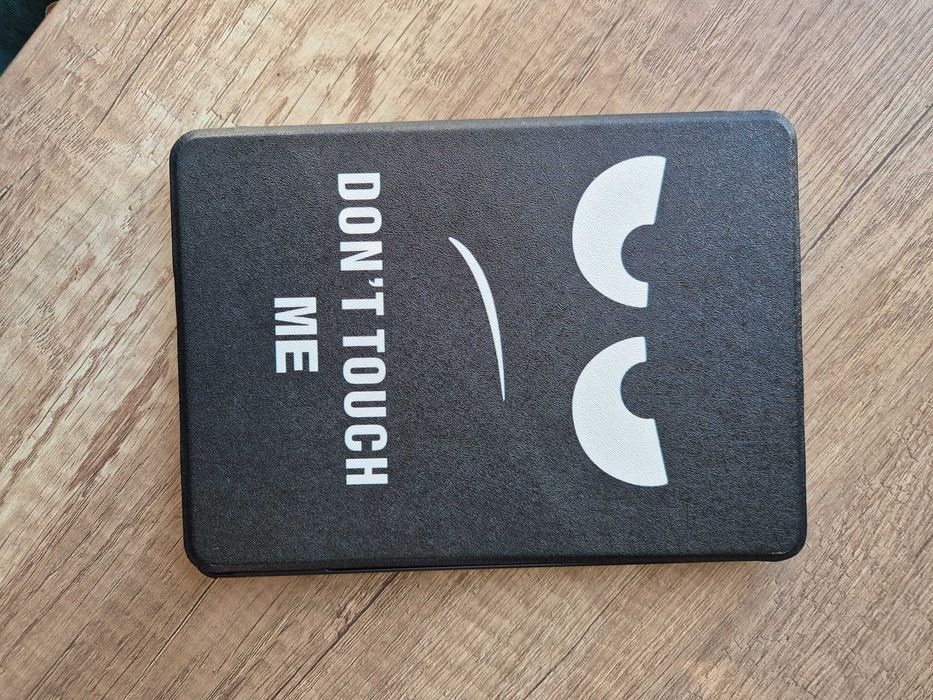 Кейс за Kindle Paperwhite 3 черен с пластмасов гръб