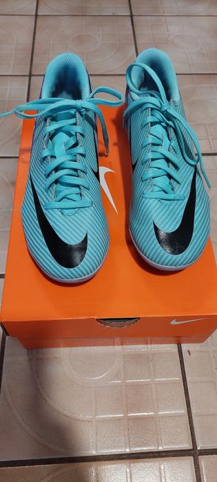 Детски футболни обувки, бутонки