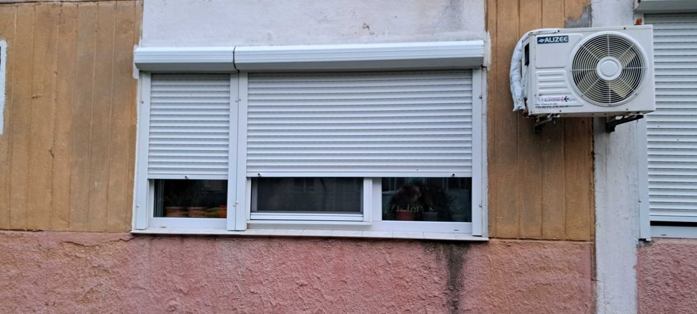 Vând  2geamuri termopan  bloc cu rulouri plastic