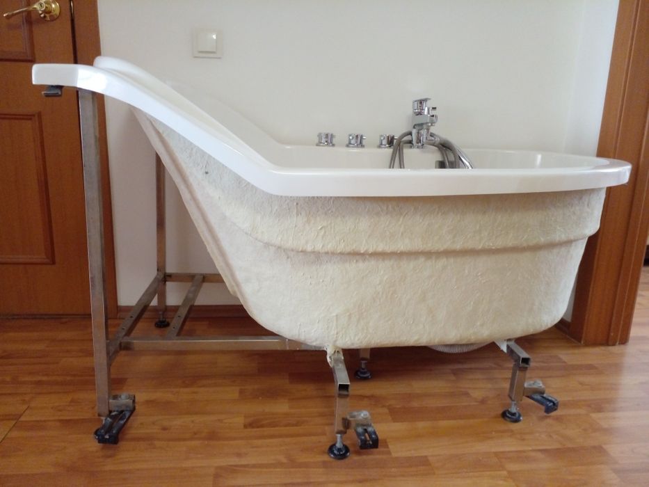 Ванна акриловая 140 см