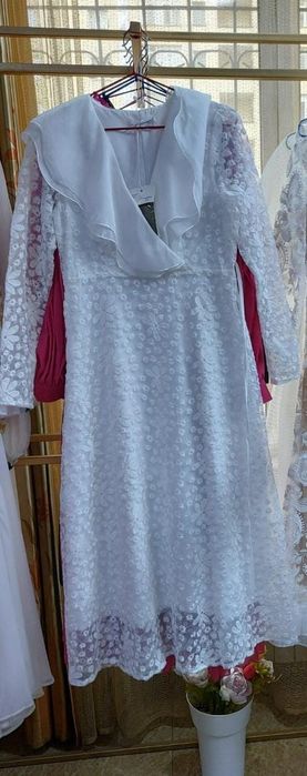 Продается платье кружевное