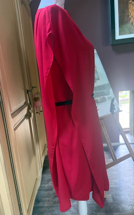 Rochie rosie midi, maneci