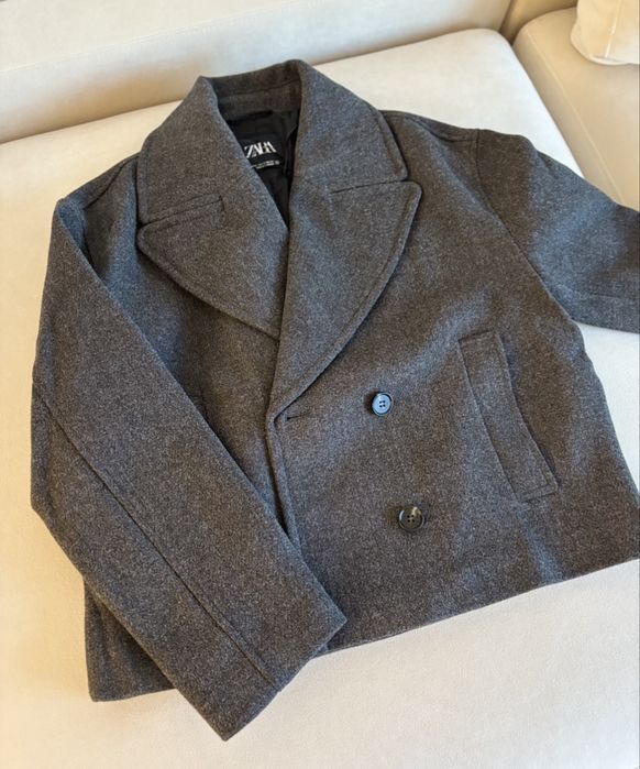 Късо палто ZARA . Ново с етикет