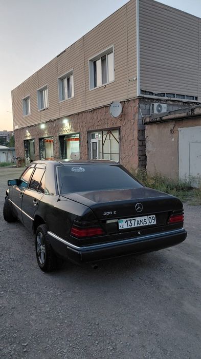 Мерседес 124 е200