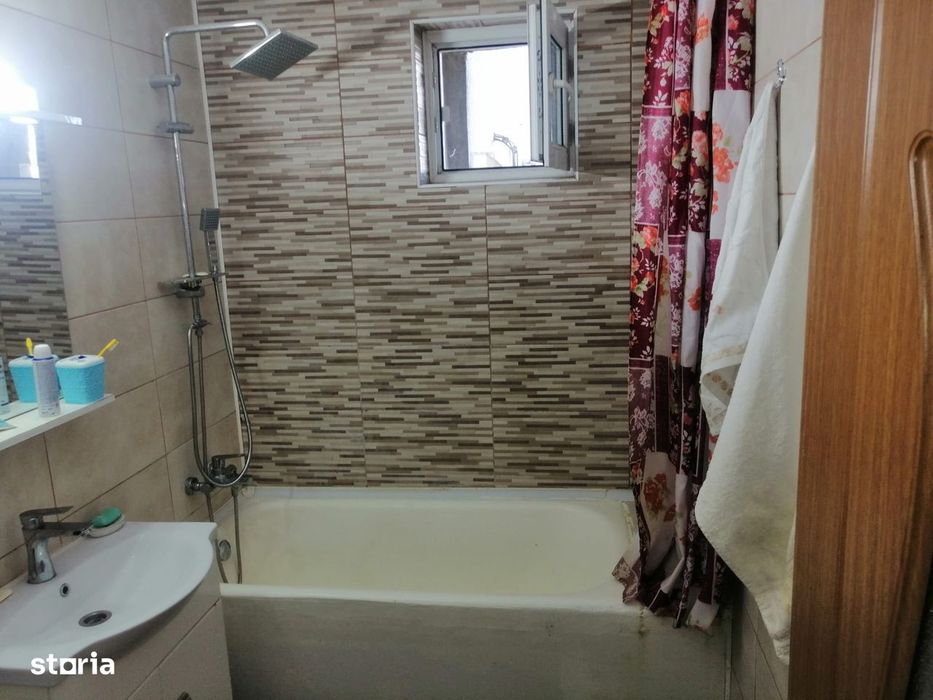 3 camere, mobilat și utilat, centrala proprie, bloc 1989, stradal