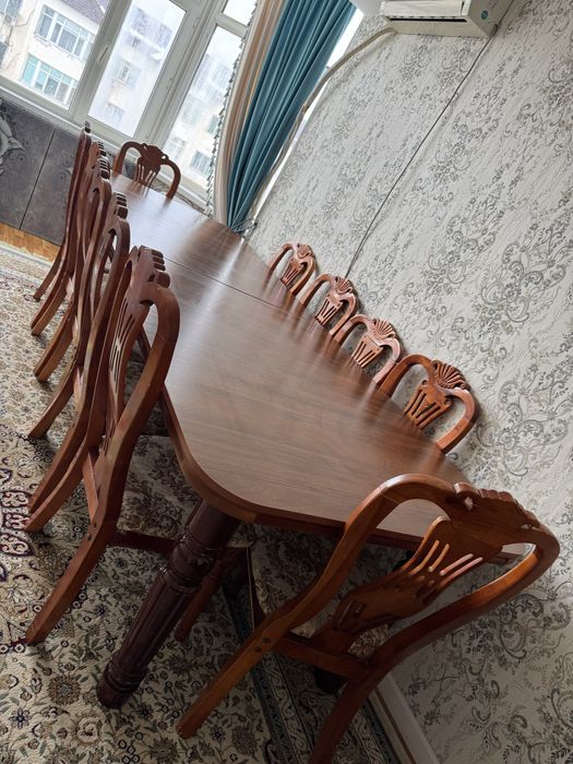 Стол со стульями