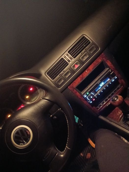 Volskwagen bora 1.6 Benzina