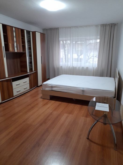 Inchiriez apartament