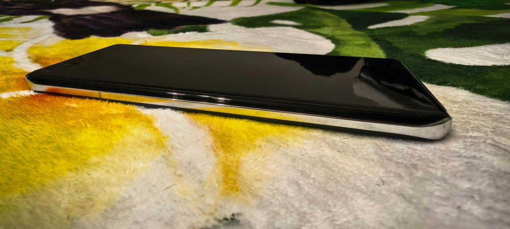 Продавам Huawei P40 Pro 256GB в перфектно състояние