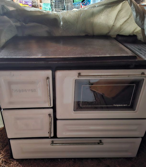 Чугунена печка на твърдо гориво