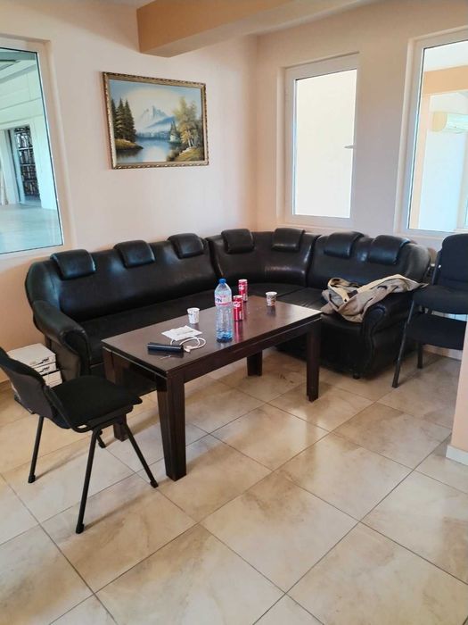 отдава под наем комплекс от промишлени сгради,