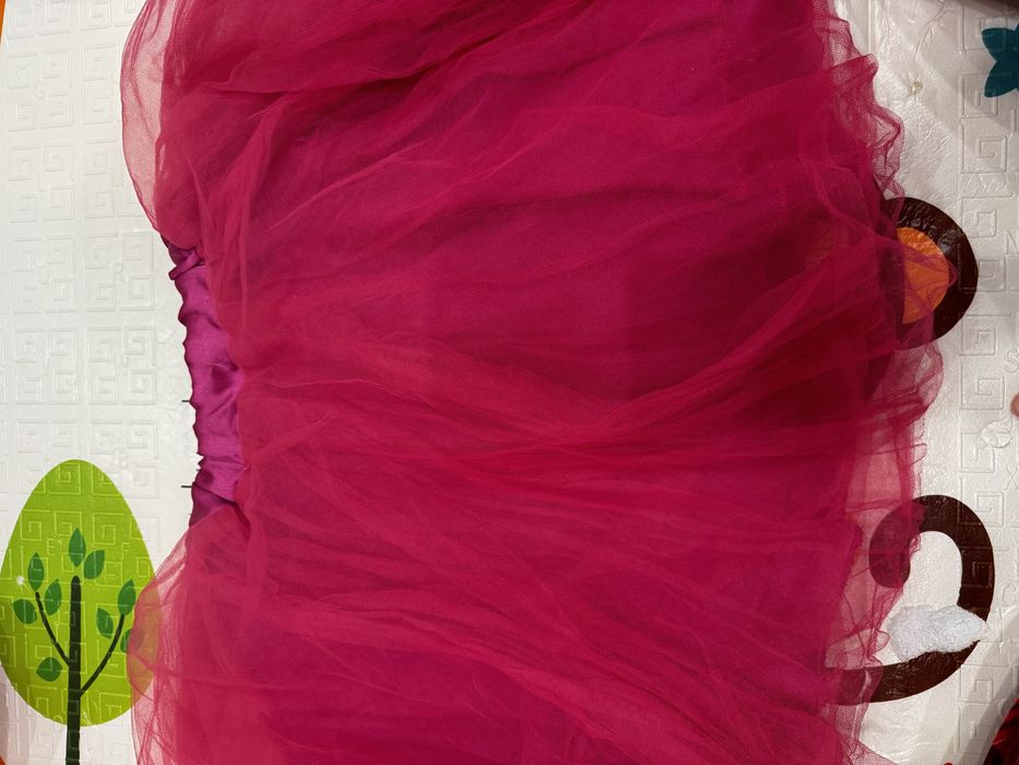 Платья и костюмы для девочек