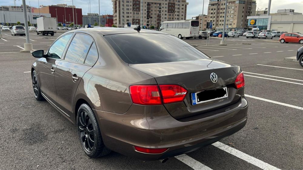VOLKSWAGEN Jetta 2012 — imagine 3