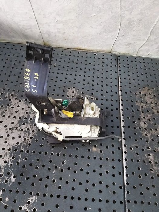 Broasca usa stanga spate dodge caliber 49758a