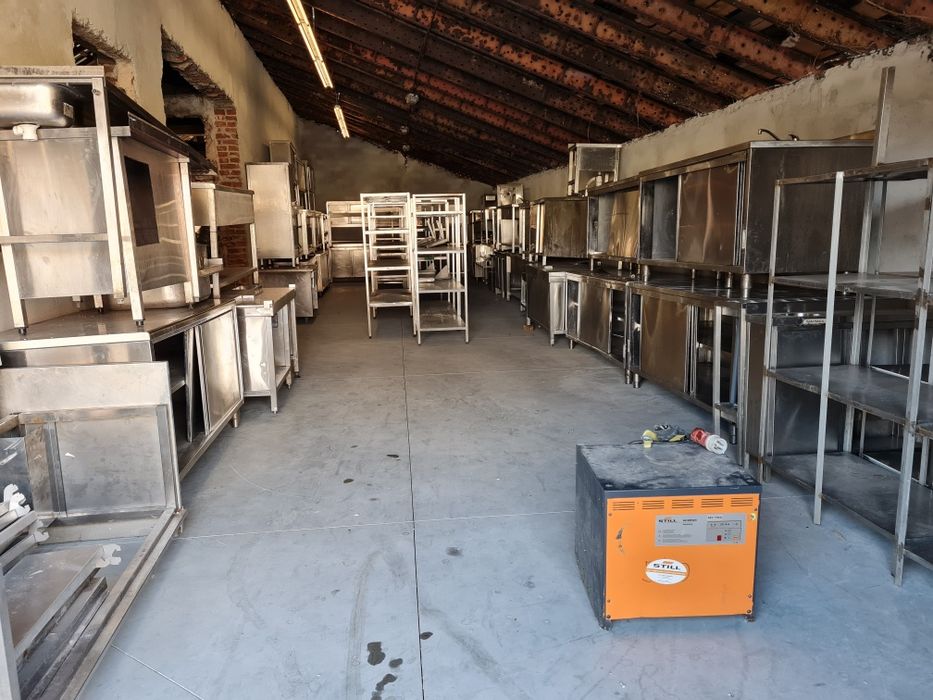 Неутрално кухненско оборудване маси, мивки, шкафове от инокс