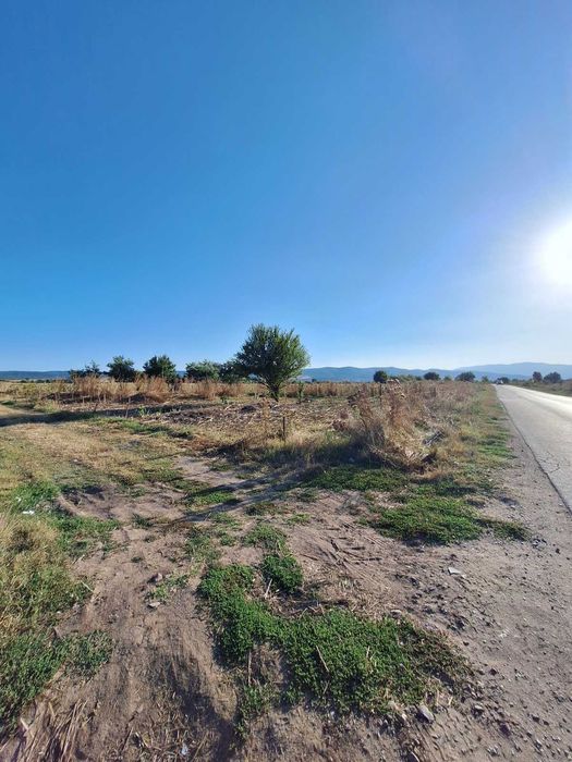 Имот с потенциал в село Лесново