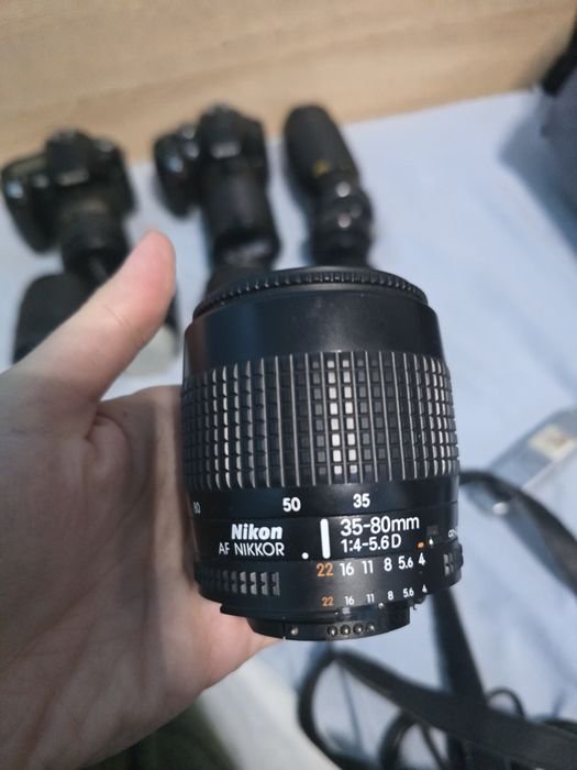 Vand tot echipamentul-Aparate nikon dslr si obiective
