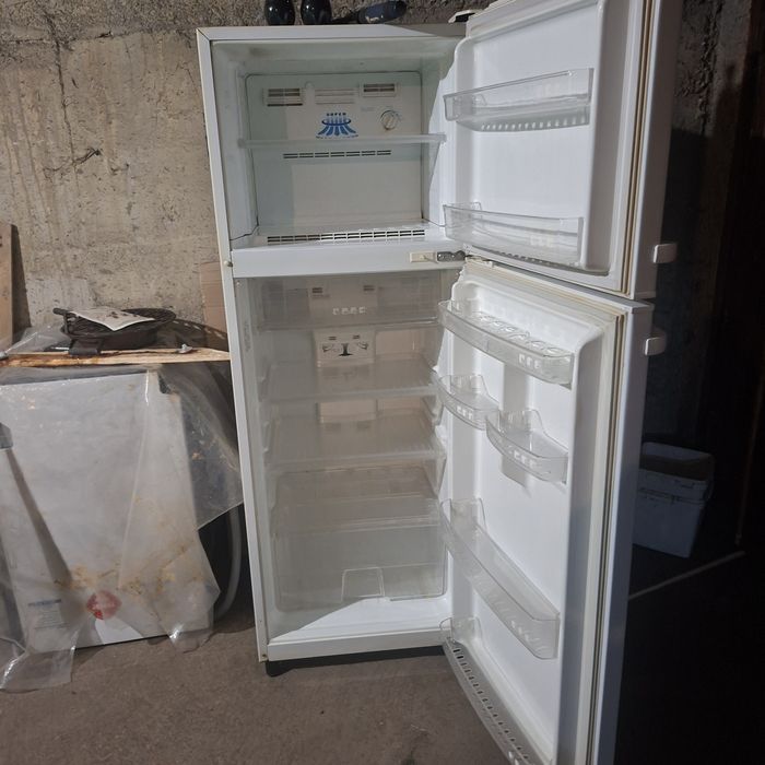 Хладилник с камера