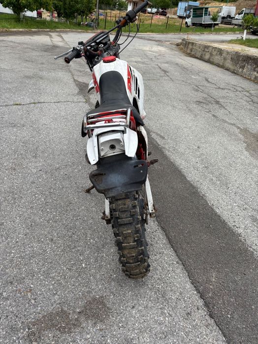 Продавам Yamaha DT200R