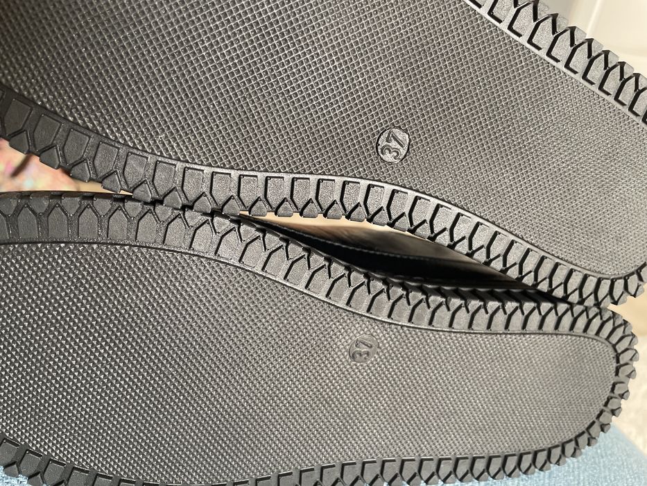 Продаются ботинки