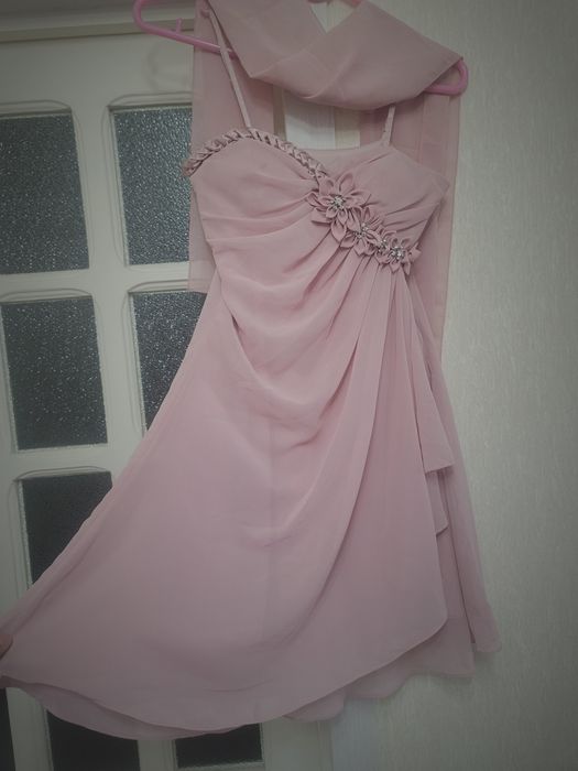 Розовое вечерное платие