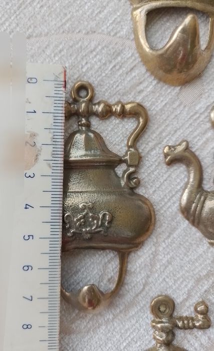 Закачалка за стена месинг