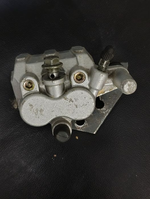 Тормозной цилиндр бачок для электроскутера