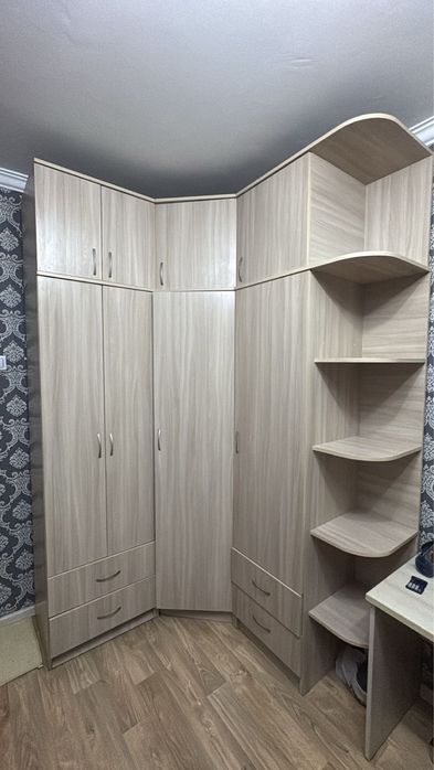 Угловой шкаф срочно