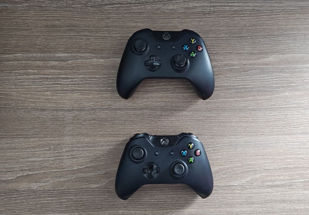Xbox One 500 GB, 2 manete