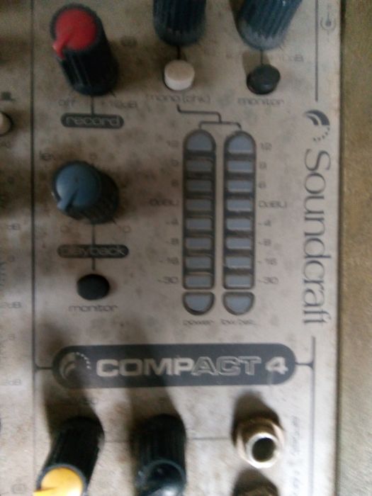 Mixer Soundkraft, Hughes.  &.  Kettner