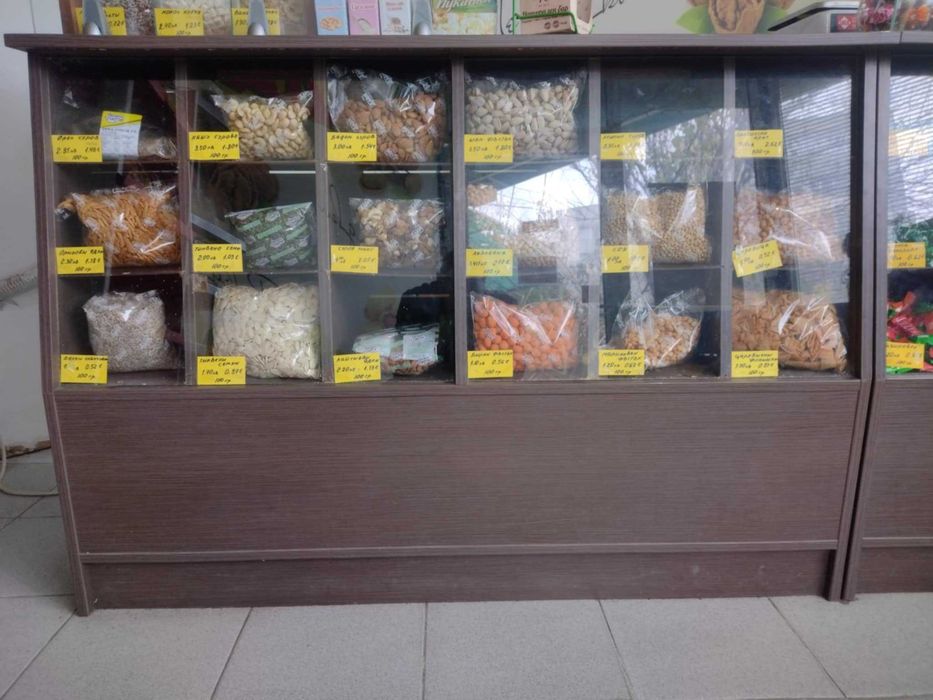 Витрина за бонбони и ядки