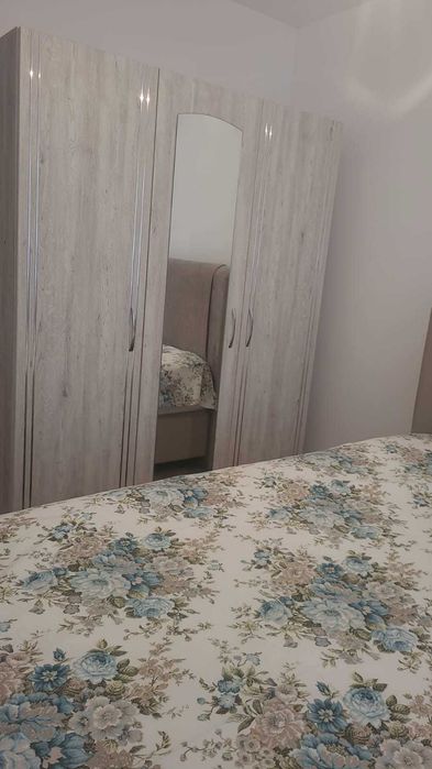 Propietar vand apartament cu 3 camere ,67mp utili ,2 baii ,balcon si parcare privata