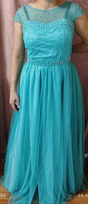 Продам пушистое, длинное платье