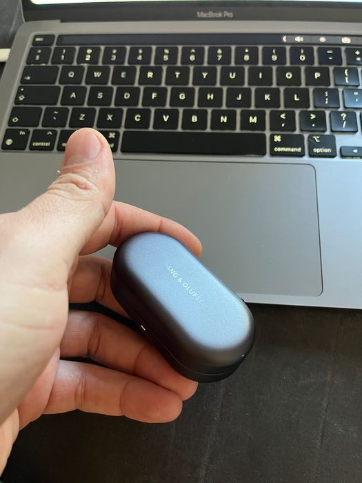 Casti wireless Bang & Olufsen EQ impecabile, ca noi. Sunt Hi-Fi. B&O