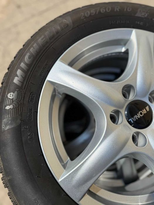 205 60 16 зимни гуми Michelin DOT 0921 грайфер 7мм / Continental 3020