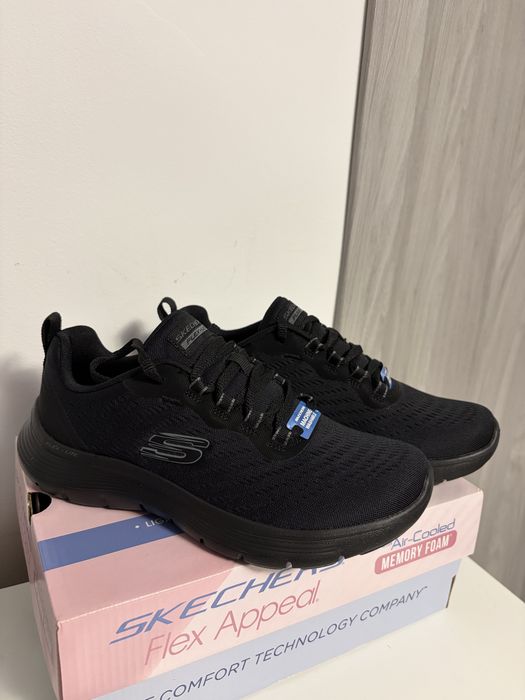 Adidasi Skechers negri noi